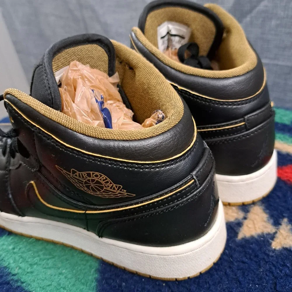 %Nike Air Jordan Retro 1 Mid Shoes Sneakers Youth Size 6 / AJ9
